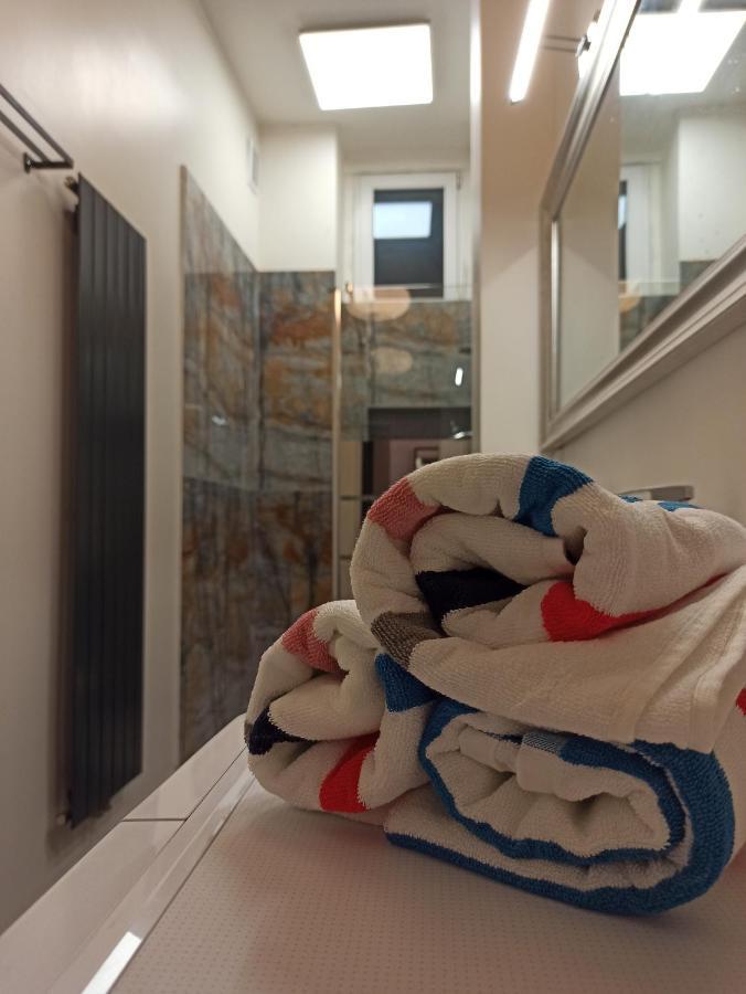 Apartament Rozeta Centrum 6Os Legnica Kültér fotó